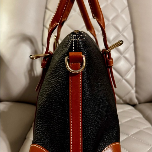 Dooney & Bourke Black and Tan Leather Bag - Picture 6 of 6
